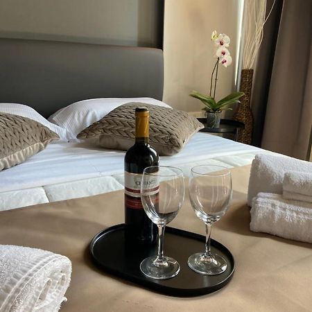 Soha Piazza Di Spagna Boutique Рим Екстериор снимка