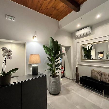 Soha Piazza Di Spagna Boutique Рим Екстериор снимка