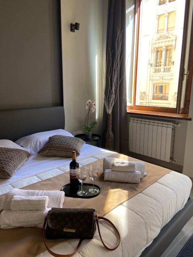 Soha Piazza Di Spagna Boutique Рим Екстериор снимка