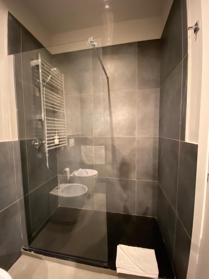Soha Piazza Di Spagna Boutique Рим Екстериор снимка