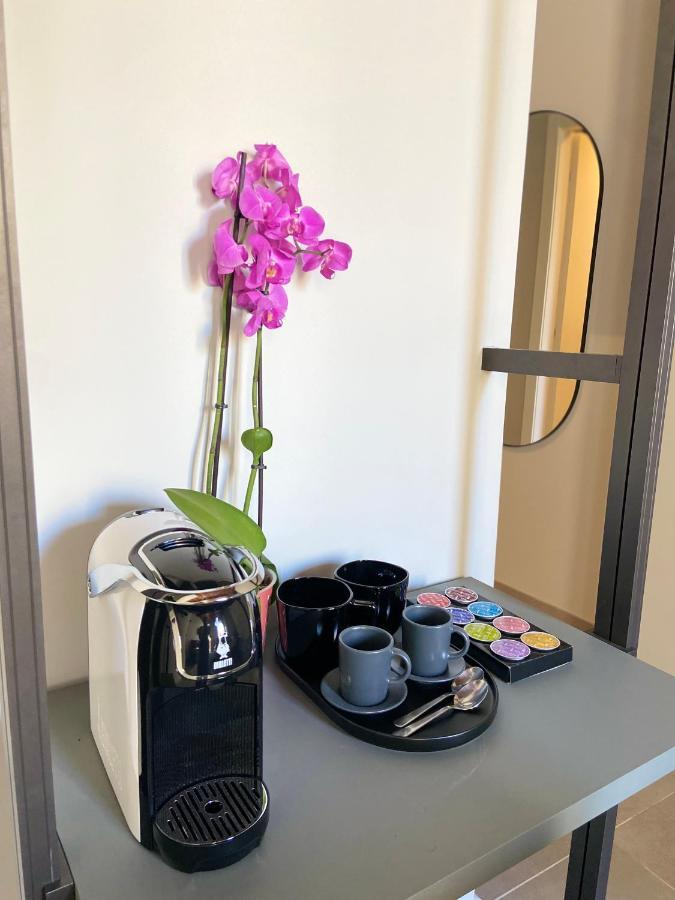 Soha Piazza Di Spagna Boutique Рим Екстериор снимка