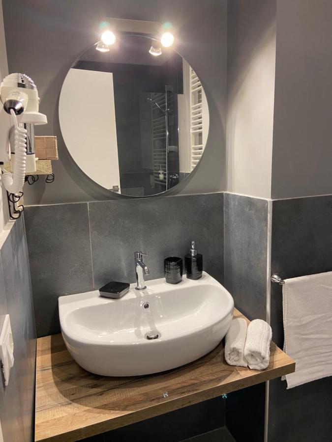 Soha Piazza Di Spagna Boutique Рим Екстериор снимка