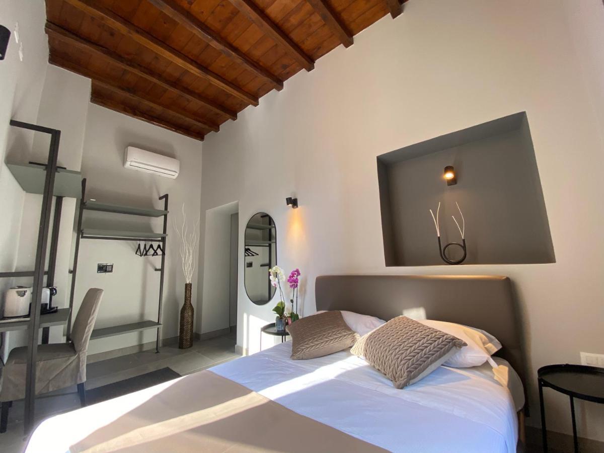 Soha Piazza Di Spagna Boutique Рим Екстериор снимка