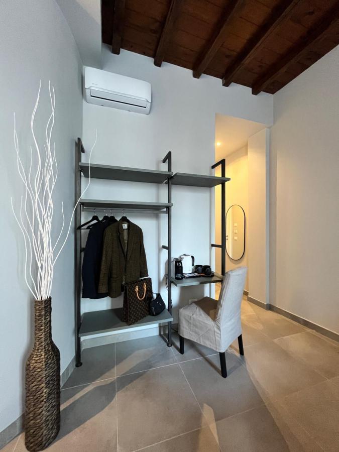 Soha Piazza Di Spagna Boutique Рим Екстериор снимка