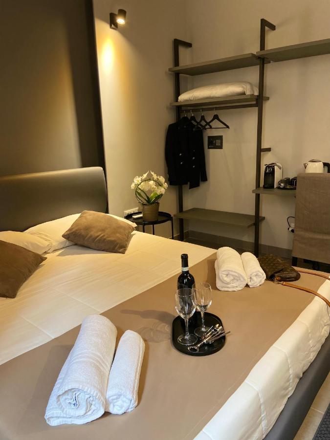 Soha Piazza Di Spagna Boutique Рим Екстериор снимка