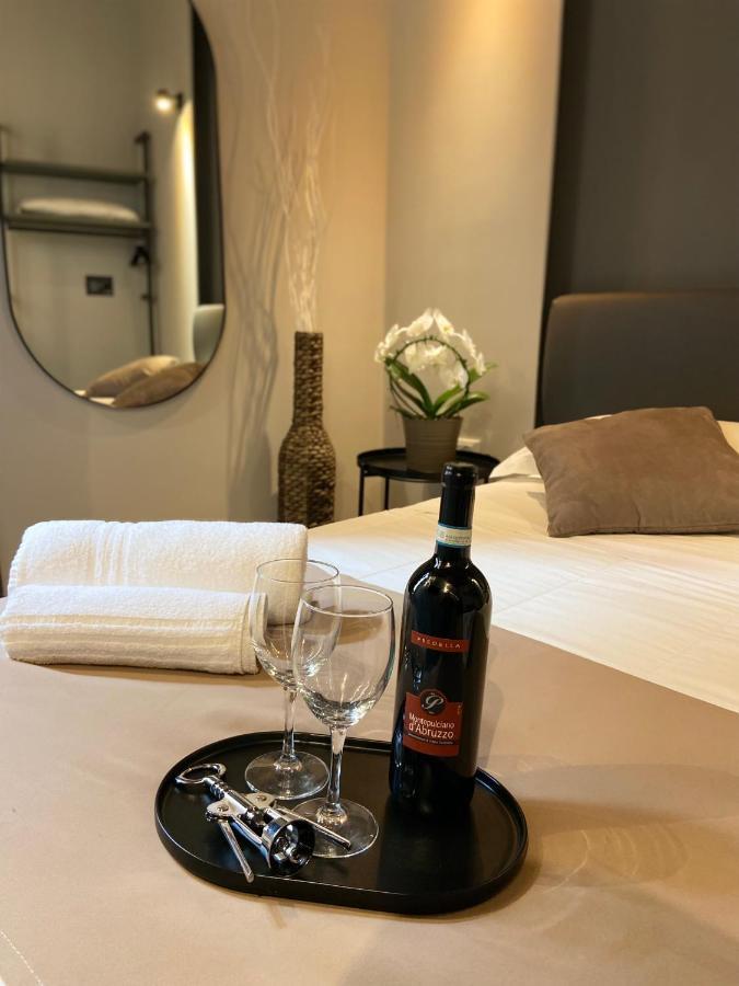 Soha Piazza Di Spagna Boutique Рим Екстериор снимка
