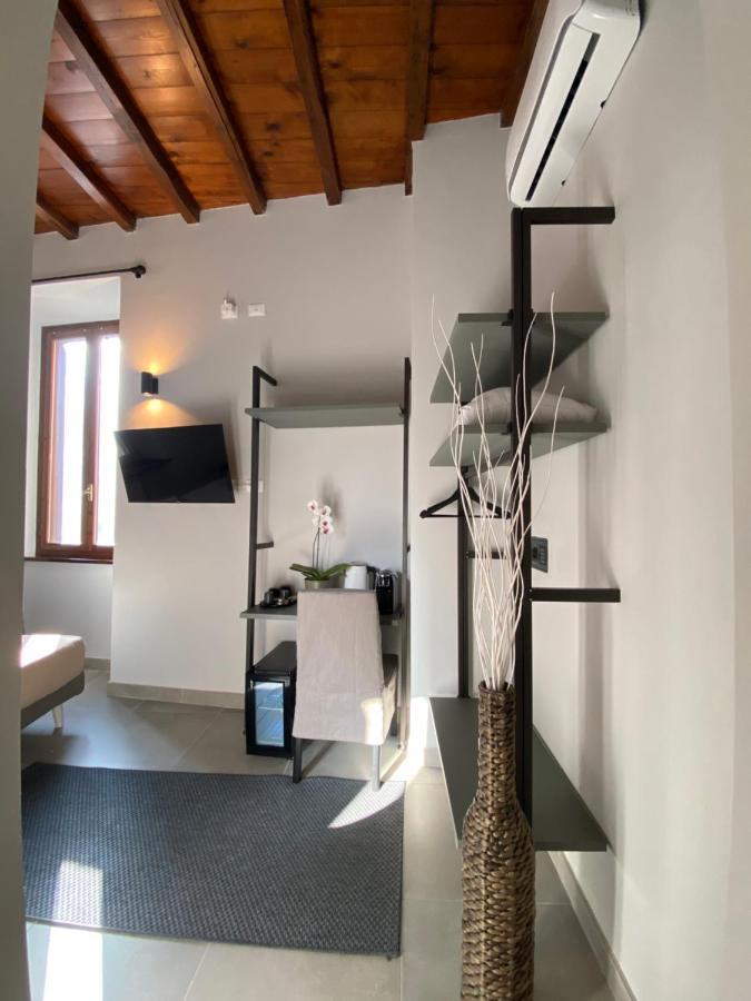 Soha Piazza Di Spagna Boutique Рим Екстериор снимка