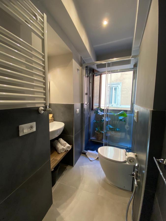 Soha Piazza Di Spagna Boutique Рим Екстериор снимка