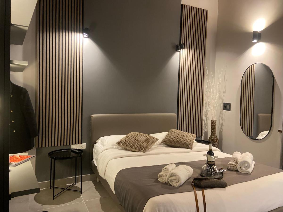 Soha Piazza Di Spagna Boutique Рим Екстериор снимка