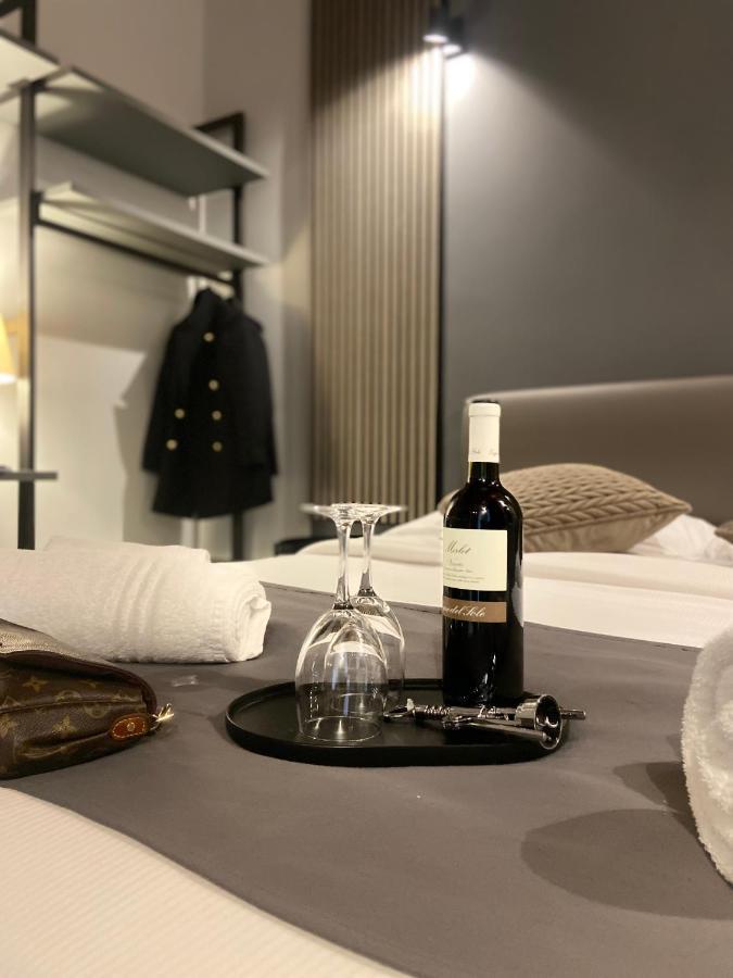Soha Piazza Di Spagna Boutique Рим Екстериор снимка