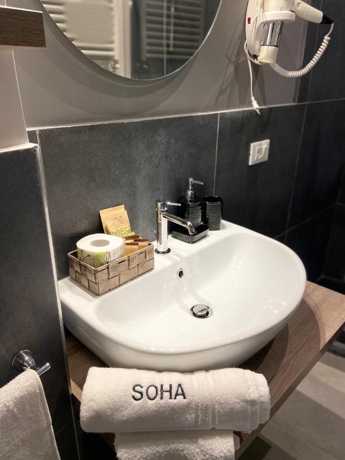 Soha Piazza Di Spagna Boutique Рим Екстериор снимка